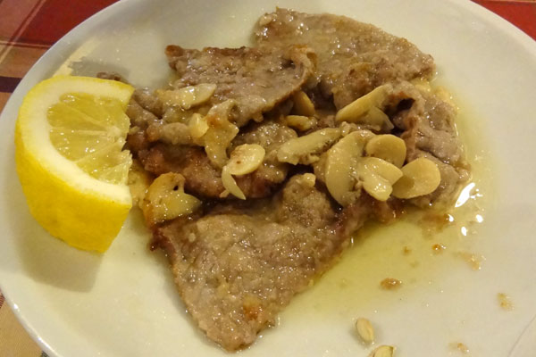 Scallopine med svampe