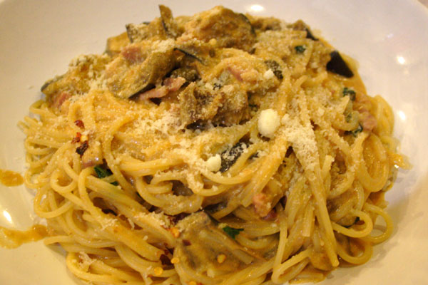 Spaghetti med augergine og fl&oslash;desauce